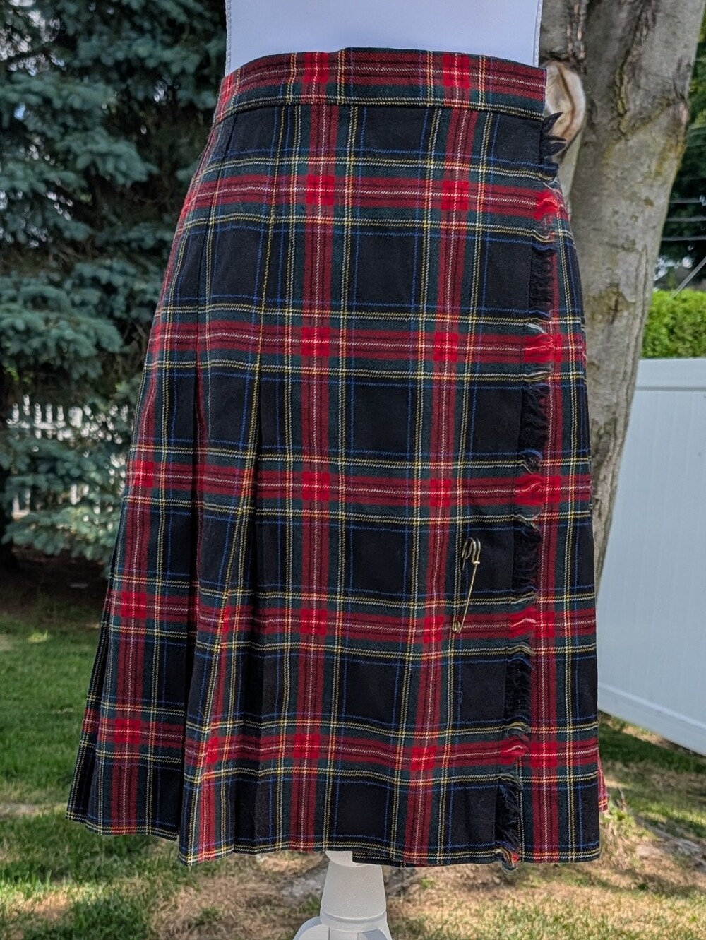 Vintage Wrap Around Plaid Wool Kilt Skirt Size 10 Cortland Made In USA Black Red